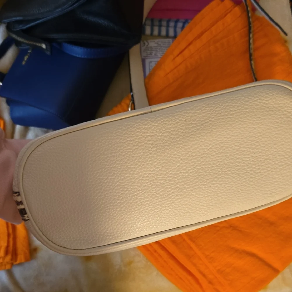 Coach Beige and White Signature Shoulder Bag - Picture 6 of 16